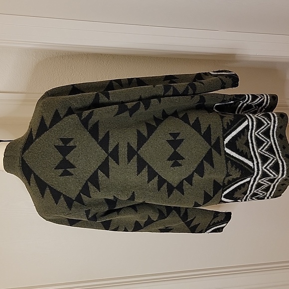 Frye Women's Green Cardigan Sweater With Native Design - Picture 3 of 7